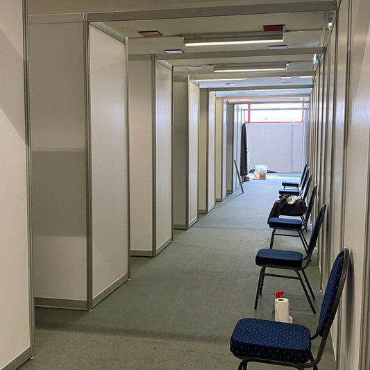 Systemwand - hellgraue Wandfüllung