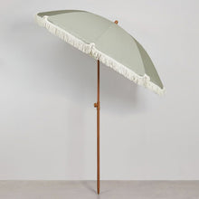 Laden Sie das Bild in den Galerie-Viewer, Sonnenschirm &quot;Matilda&quot; - Ø 175 cm - olivgrün / Fransen