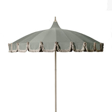 Laden Sie das Bild in den Galerie-Viewer, Sonnenschirm - Ø 240 cm - grün / Fransen