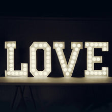Laden Sie das Bild in den Galerie-Viewer, XXL Leuchtbuchstaben - LOVE