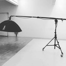 Laden Sie das Bild in den Galerie-Viewer, Lichtstativ Auslegearm - Manfrotto 425B - schwarz