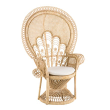 Laden Sie das Bild in den Galerie-Viewer, Rattan Sessel - Emmanuelle Chair